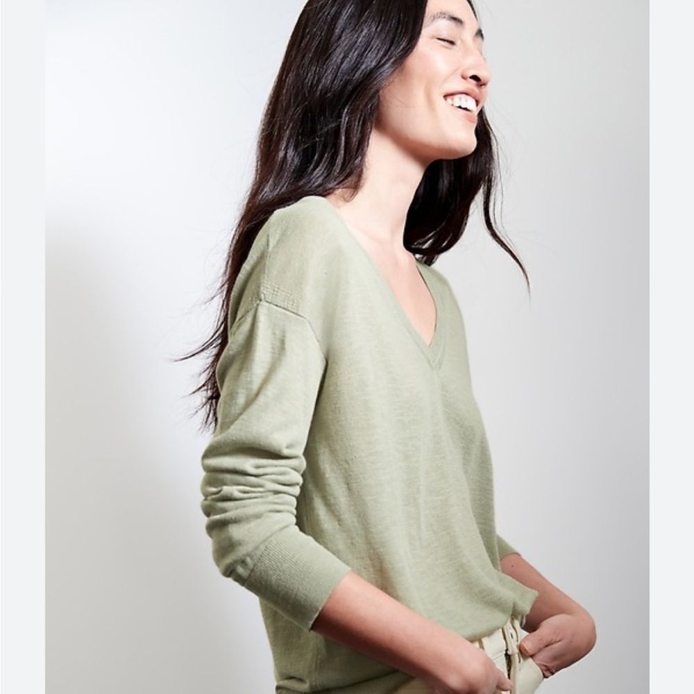 Be COOL Women's V-Neck Sweater in mint Green size S/M